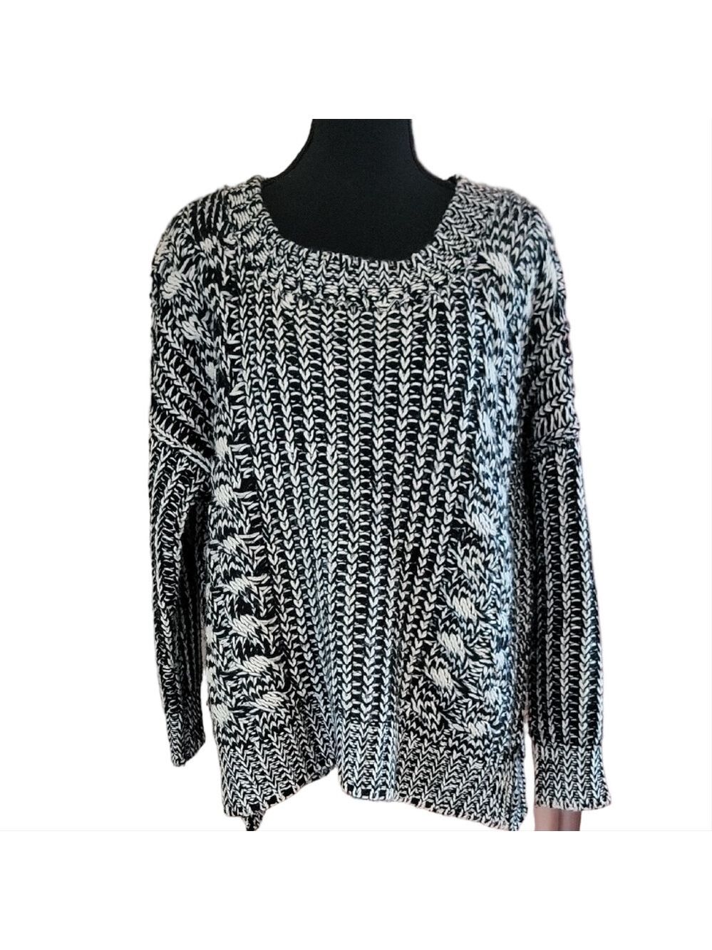 Chloe K Chunky Cable Knit Black White Oversized Sweater Size Medium EUC